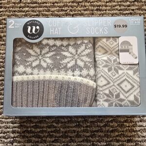 Wayland Square Snowflake Cuff Hat & Slipper Socks Set